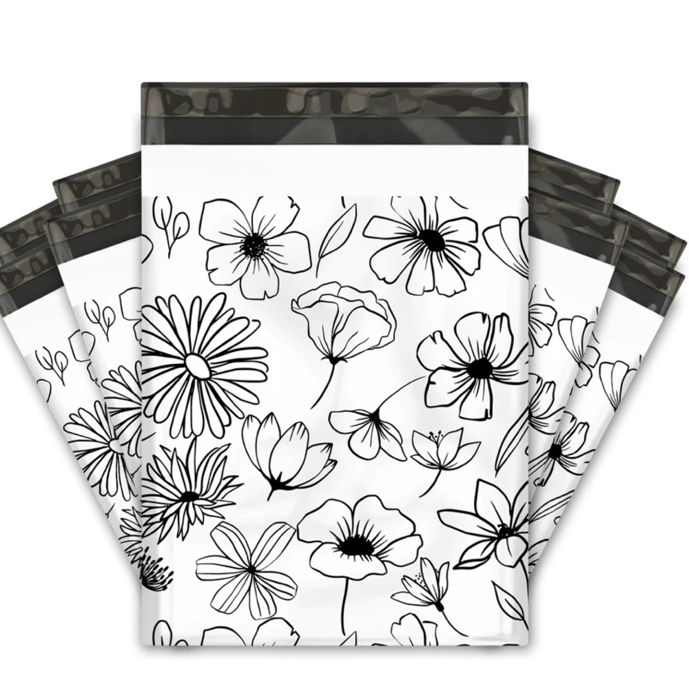 BACK IN STOCK!!⭐️ 20 black & white flower Poly Mailers 10 x 13 - Picture 2 of 4
